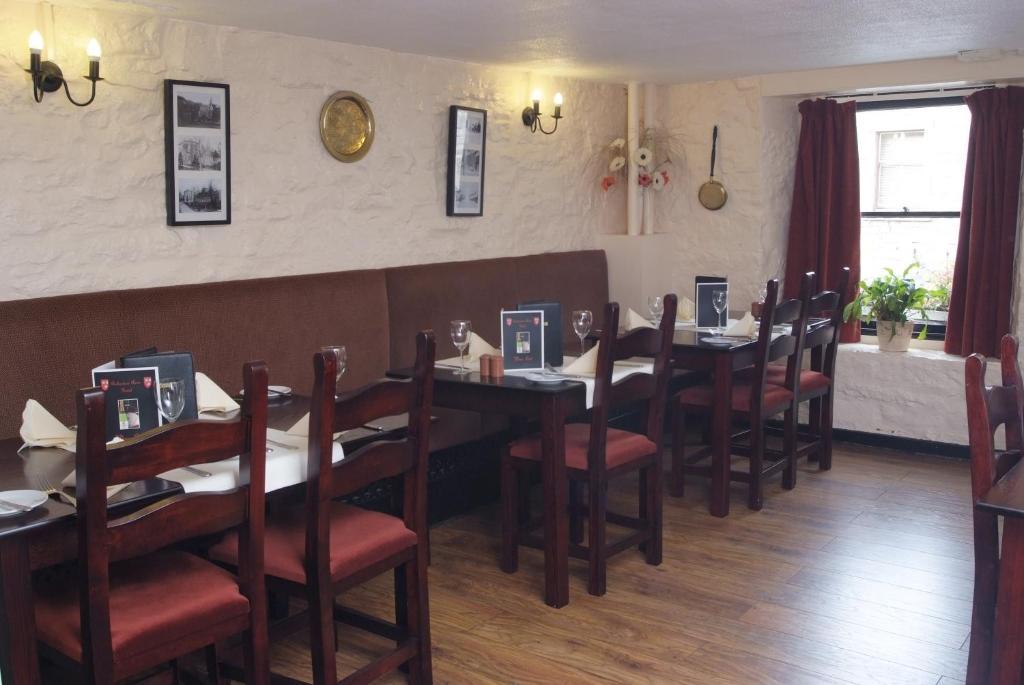 The Robertson Arms Hotel Carnwath ภายนอก รูปภาพ