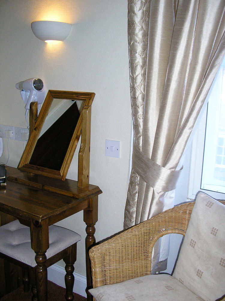 The Robertson Arms Hotel Carnwath ภายนอก รูปภาพ