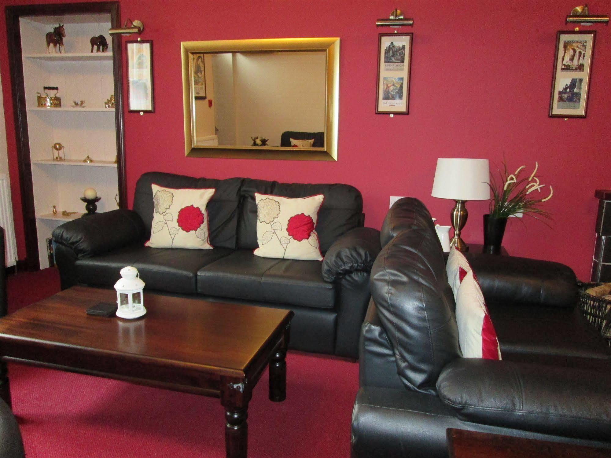 The Robertson Arms Hotel Carnwath ภายนอก รูปภาพ